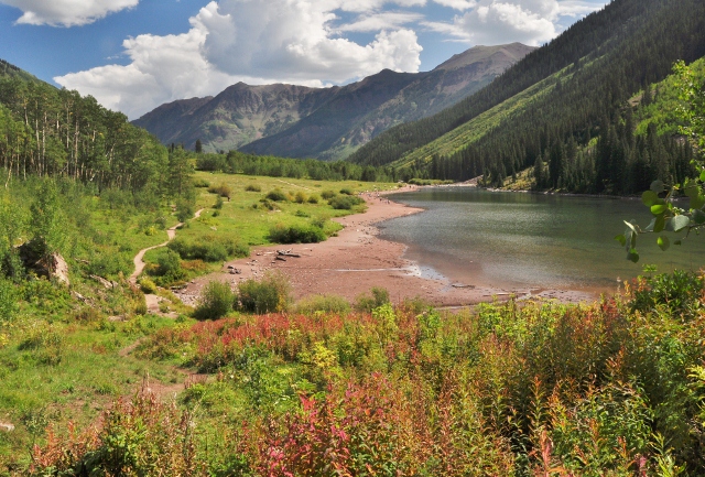 Maroon Lake looking north